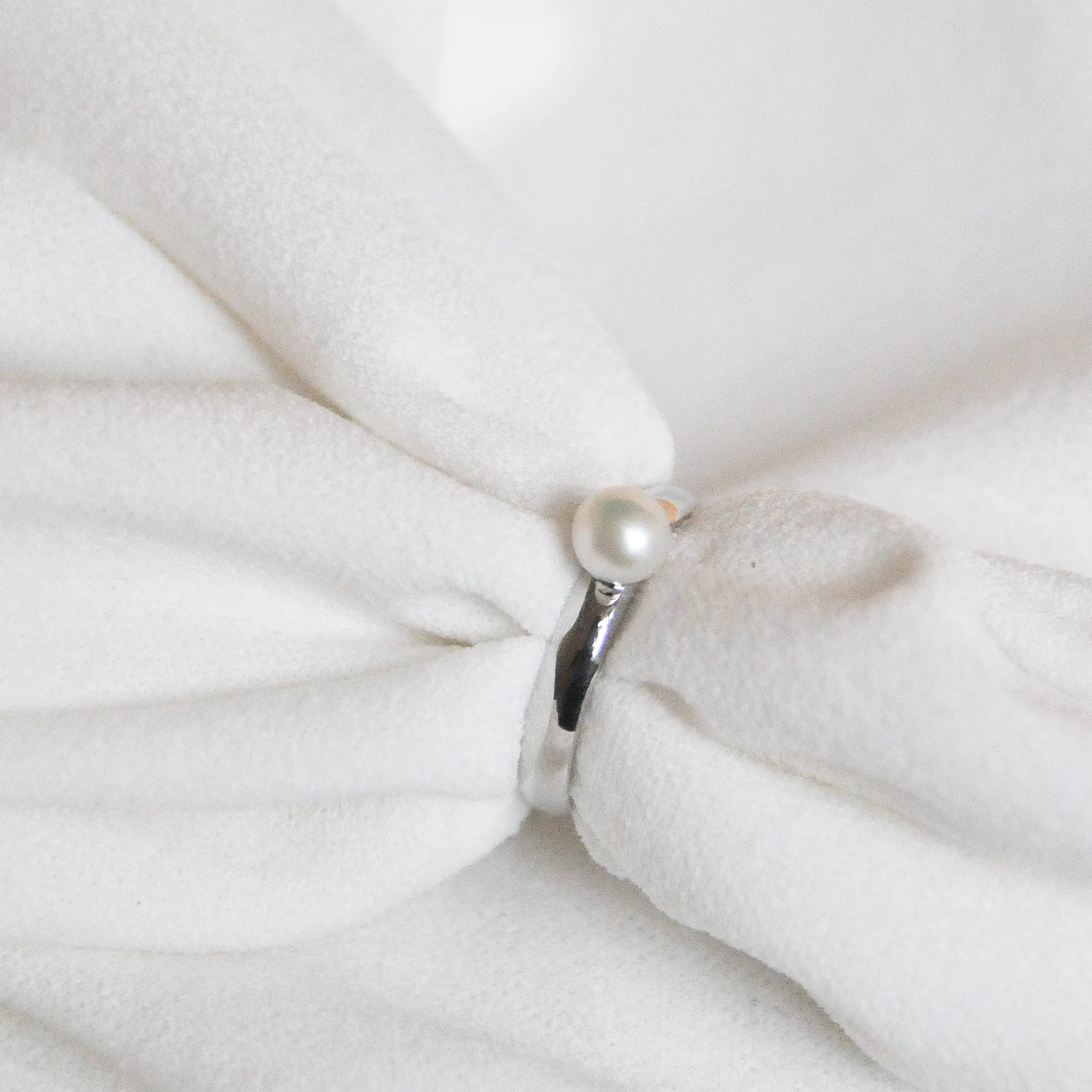 Single Pearl Ring